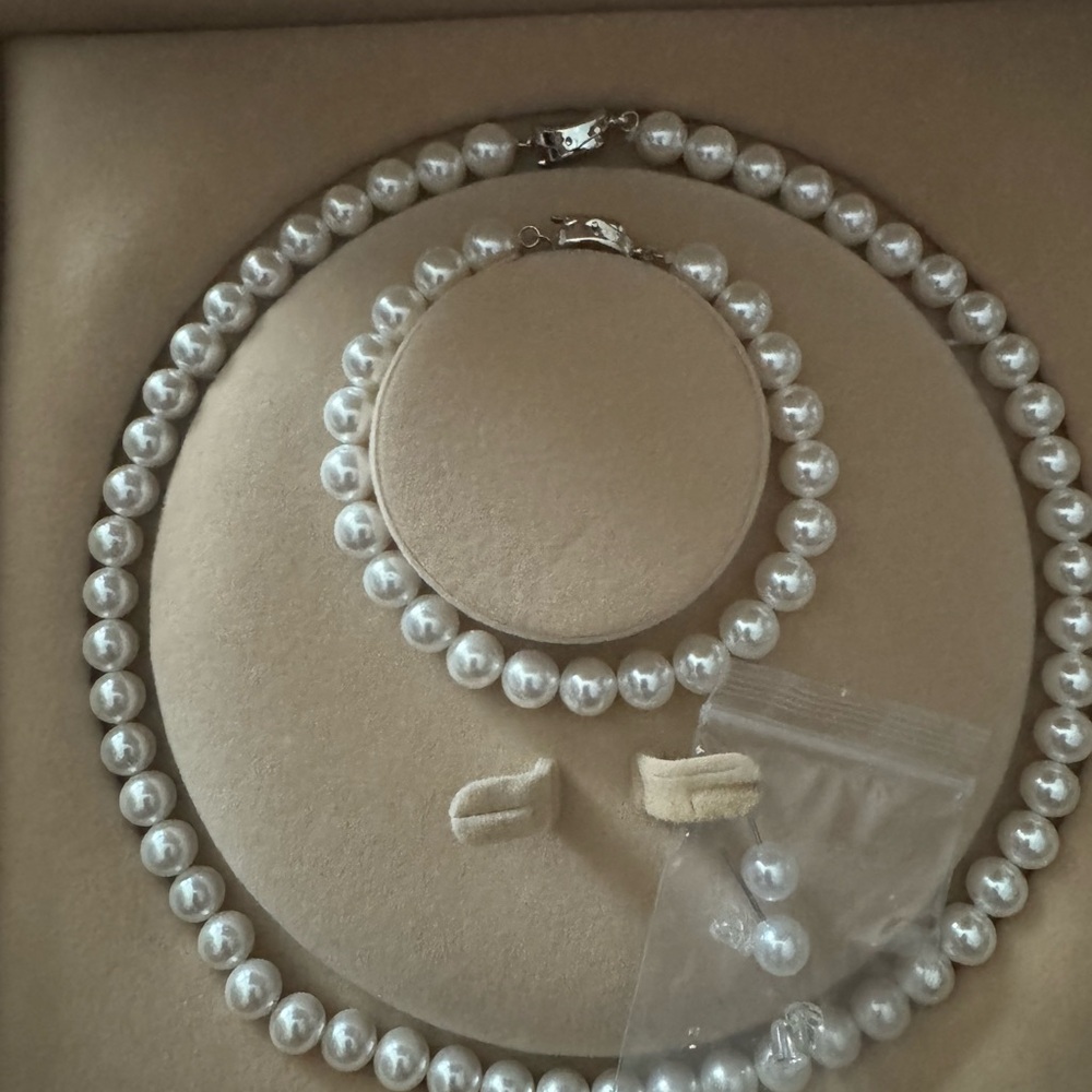 Classic White Pearl Necklace and Bracelet Set